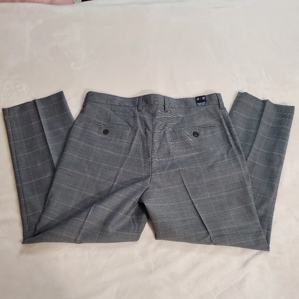 J. Crew Mens Gray Plaid Dress Pants. Size 32x30. NEW W/T.‎